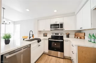 Photo #1: 2520882 Listing