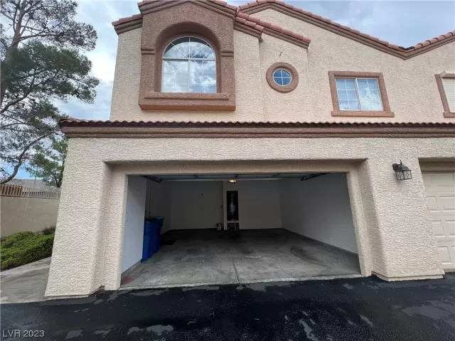 MLS: 2520889 Condo For Sale