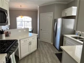 Photo #3: 2520900 Listing