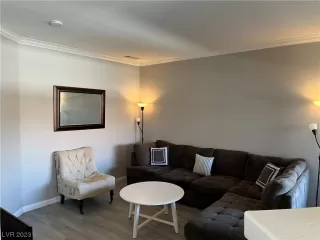 Photo #6: 2520900 Listing