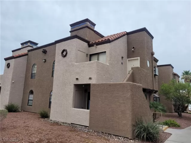 MLS: 2520937 Condo For Sale