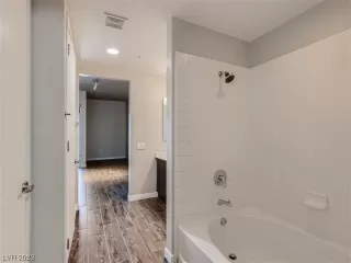 Photo #6: 2520941 Listing