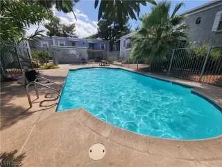 Photo #2: 2520962 Listing 