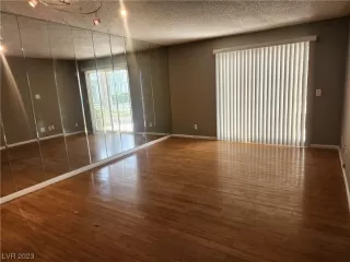 Photo #6: 2520962 Listing 