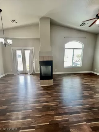 Photo #1: 2520992 Listing 