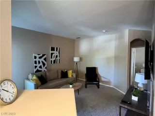 Photo #3: 2521077 Listing 