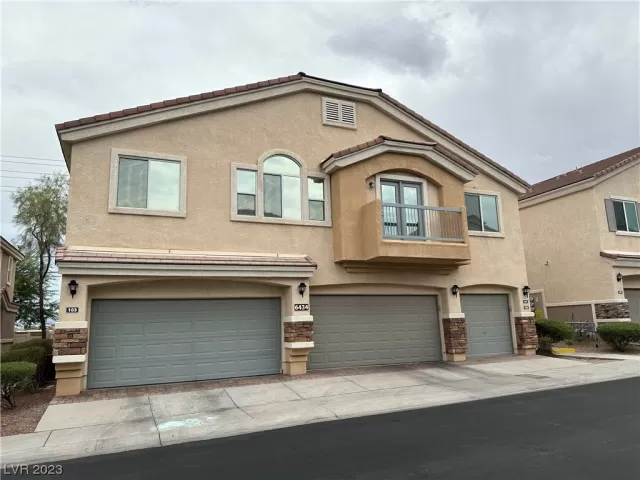 MLS: 2521086 Condo For Sale