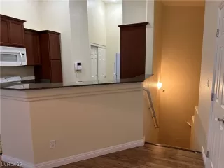 Photo #4: 2521086 Listing 