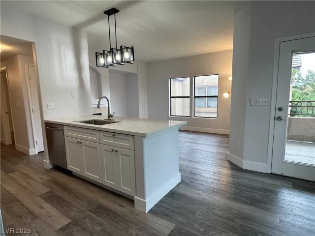 MLS: 2521128 Condo For Sale