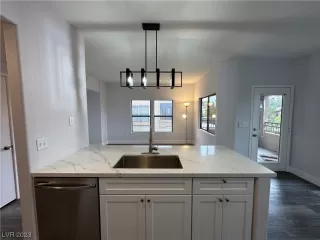 Photo #4: 2521128 Listing