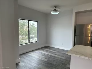 Photo #5: 2521128 Listing