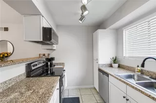 Photo #1: 2521215 Listing