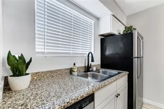 Photo #2: 2521215 Listing