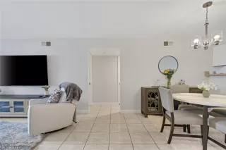 Photo #4: 2521215 Listing