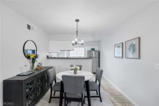 Photo #5: 2521215 Listing