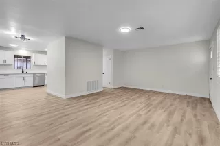 Photo #4: 2521228 Listing