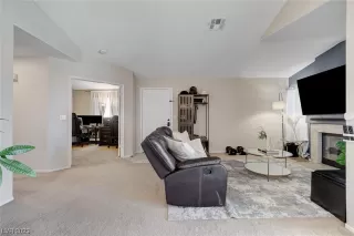 Photo #5: 2521258 Listing