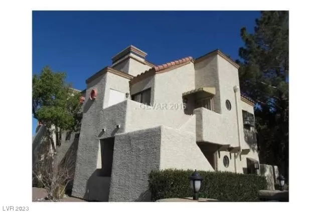 MLS: 2521261 Condo For Sale