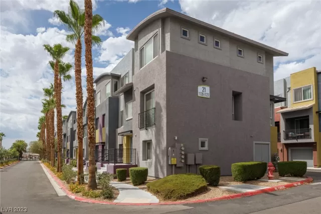 MLS: 2521313 Condo For Sale