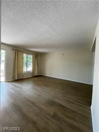 Photo #2: 2521315 Listing 