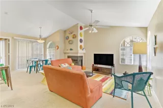 Photo #5: 2521327 Listing