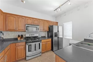 Photo #5: 2521331 Listing 