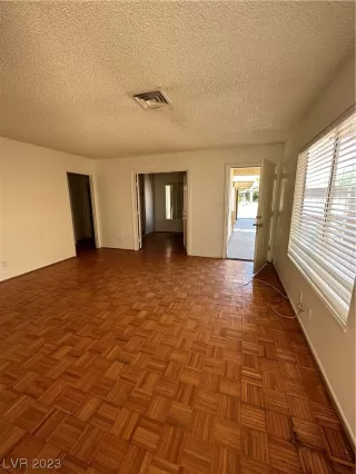 Photo #3: 2521356 Listing 