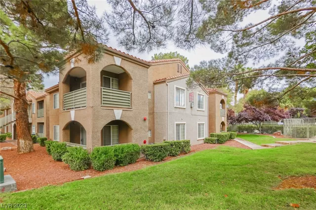 MLS: 2521373 Condo For Sale