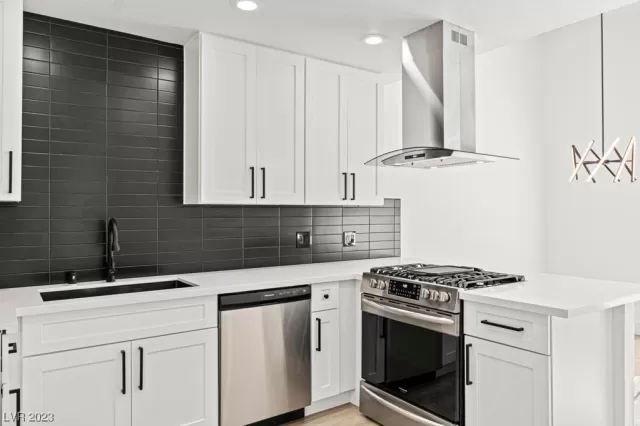 MLS: 2521398 Condo For Sale