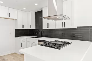 Photo #5: 2521398 Listing 