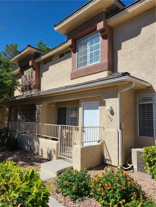 MLS: 2521402 Condo For Sale