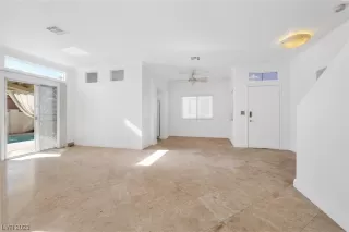 Photo #2: 2521407 Listing