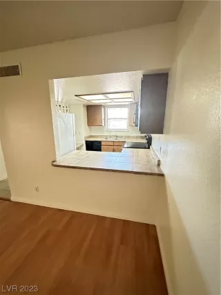 Photo #4: 2521426 Listing 