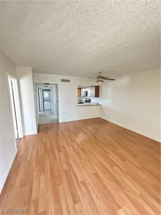 Photo #6: 2521426 Listing 