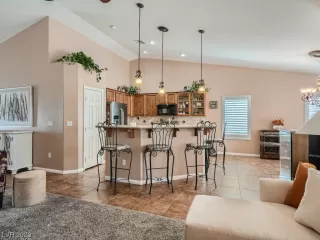 Photo #6: 2521455 Listing