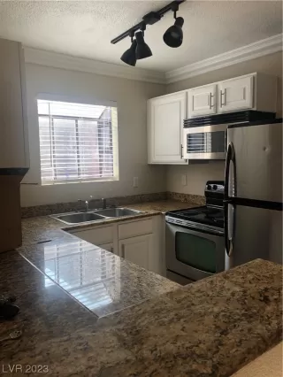 Photo #5: 2521571 Listing 