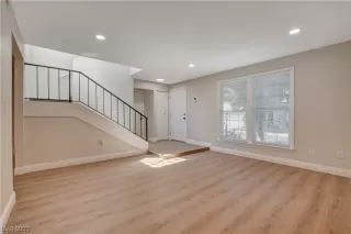 Photo #5: 2521610 Listing