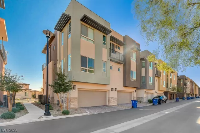 MLS: 2521611 Condo For Sale