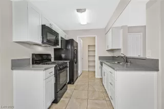 Photo #5: 2521711 Listing 