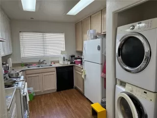 Photo #4: 2521727 Listing