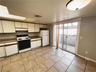 Photo #5: 2521745 Listing 