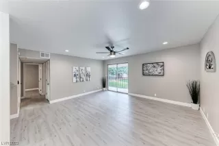 Photo #2: 2521756 Listing