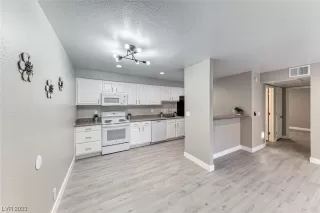 Photo #4: 2521756 Listing