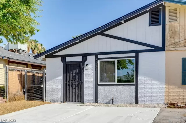 MLS: 2521782 Condo For Sale