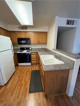 Photo #4: 2521783 Listing