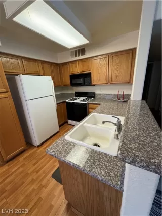 Photo #6: 2521783 Listing