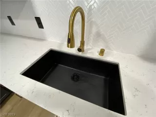 Photo #4: 2521802 Listing 