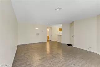 Photo #4: 2521823 Listing 