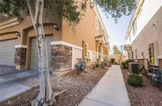 Photo #4: 2521833 Listing