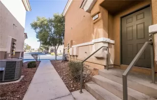 Photo #5: 2521833 Listing